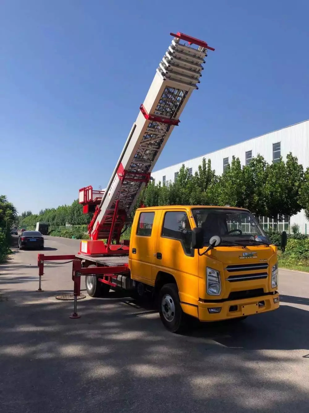 大厂县附近的云梯车出租服务：轻松解决高空作业需求